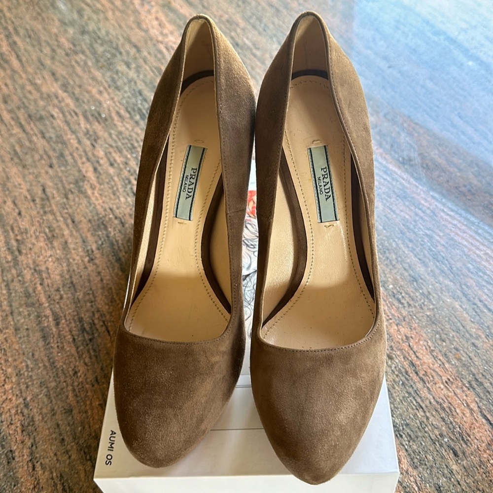 Prada 4 inch hill use twice